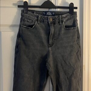 Hollister ultra high rise mom Jean 28x27